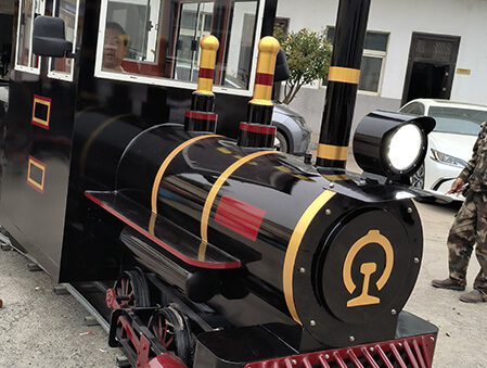 Black-Gold-Train-9