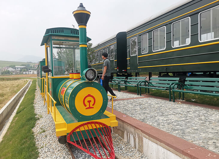 Vintage Green Train