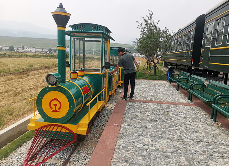 Vintage Green Train